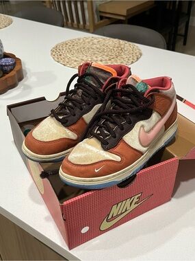Nike Women's Multicolor Brown Pink Athletic Shoes